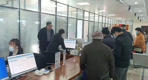 潢川县人社局领导深入政务服务大厅窗口现场办公，提升服务效能